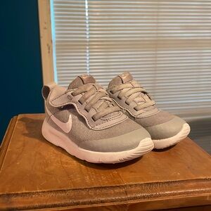 Baby Boy Gray 4.5 Nike shoes